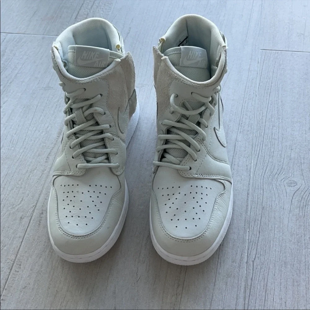 Nike Air Jordan limited edition X revolve - Picture 3 of 6